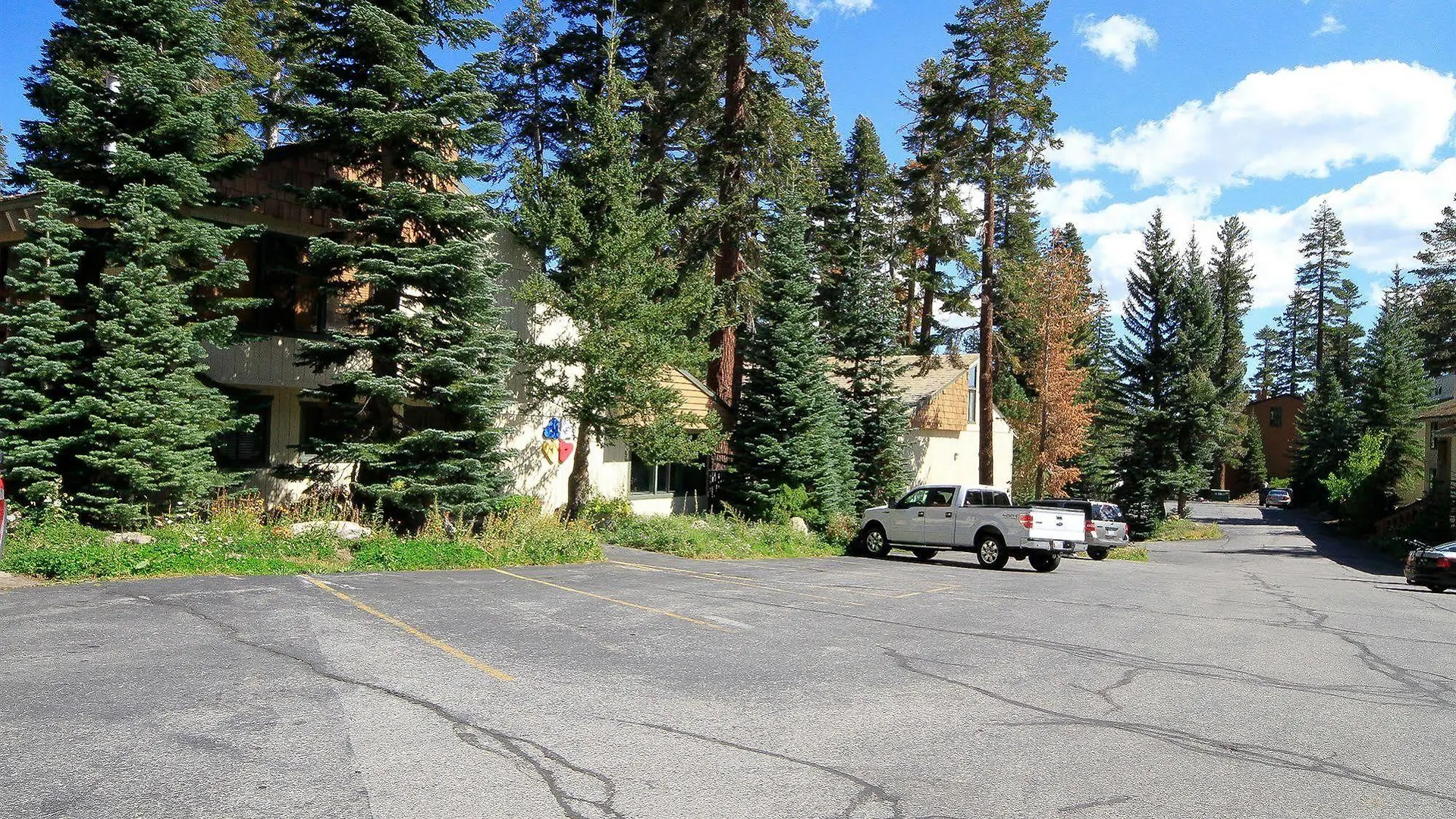Discovery 4 Mammoth Lakes